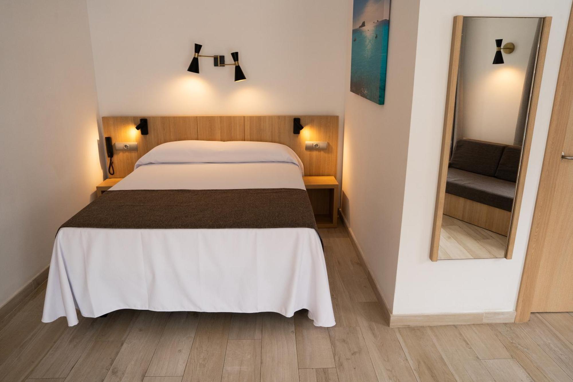 Sunside Ibiza Studios - Only Adults- Formerly Known As Central Park San Antonio  Ngoại thất bức ảnh